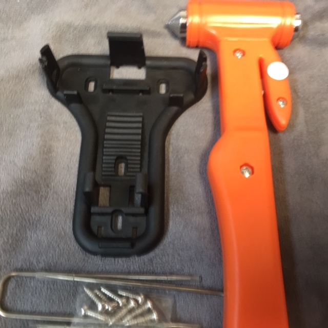 EMERGENCY HAMMER WITH SEAT BELT CUTTER